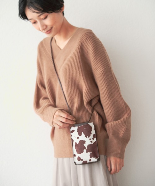 LEPSIM（レプシィム）の「【驚くほど、かるーーーい】スマホショルダー　236411（ショルダーバッグ・レディース・ブラック/ブラウン/シルバー/アイボリー/ピンク・ONE SIZE）」の4枚目の写真