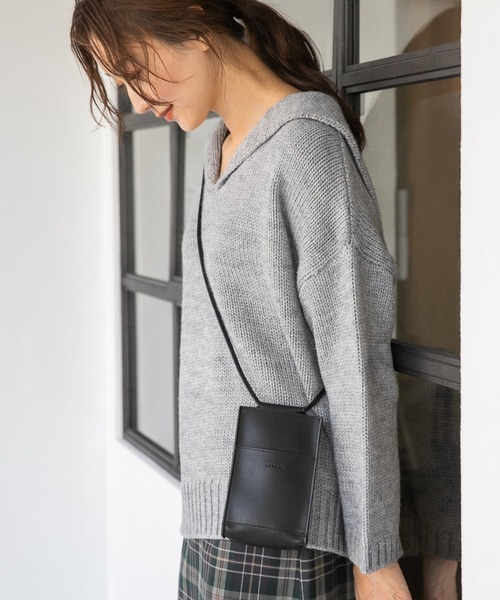 LEPSIM（レプシィム）の「【驚くほど、かるーーーい】スマホショルダー　236411（ショルダーバッグ・レディース・ブラック/ブラウン/シルバー/アイボリー/ピンク・ONE SIZE）」の3枚目の写真