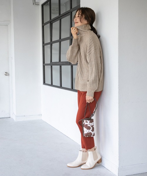 LEPSIM（レプシィム）の「【驚くほど、かるーーーい】スマホショルダー　236411（ショルダーバッグ・レディース・ブラック/ブラウン/シルバー/アイボリー/ピンク・ONE SIZE）」の7枚目の写真