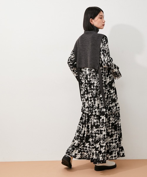 ADAM ET ROPE'(アダムエロペ)の「<SETアイテム>ニットベスト&アームウォーマー(ニット/セーター・レディース・チャコールグレー/オフホワイト・FREE)」の18枚目の写真