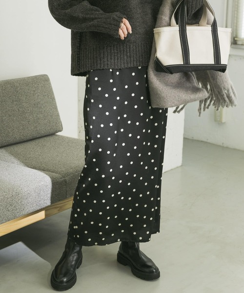 URBAN RESEARCH（アーバンリサーチ）の「ドットプリントIラインロングスカート（スカート・レディース・グリーン系その他/ブラック系その他・38/36）」の14枚目の写真