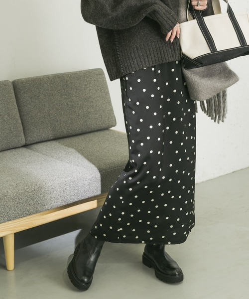 URBAN RESEARCH（アーバンリサーチ）の「ドットプリントIラインロングスカート（スカート・レディース・グリーン系その他/ブラック系その他・38/36）」の13枚目の写真