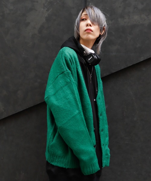 Bling Leads(ブリングリーズ)の「Z)【BLINGLEADS】721806 ビッグシルエット Vネックカーディガン(カーディガン/ボレロ・メンズ・ブルー/グリーン/レッド/チャコールグレー/マスタード/ライトグレー/ブラック/エメラルド/オレンジ・LARGE/MEDIUM)」の4枚目の写真