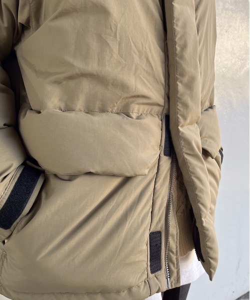 FREAK'S STORE(フリークスストア)の「ボリュームショートダウン(ダウンジャケット/コート・メンズ・ブラック/キャメル・MEDIUM/LARGE)」の6枚目の写真