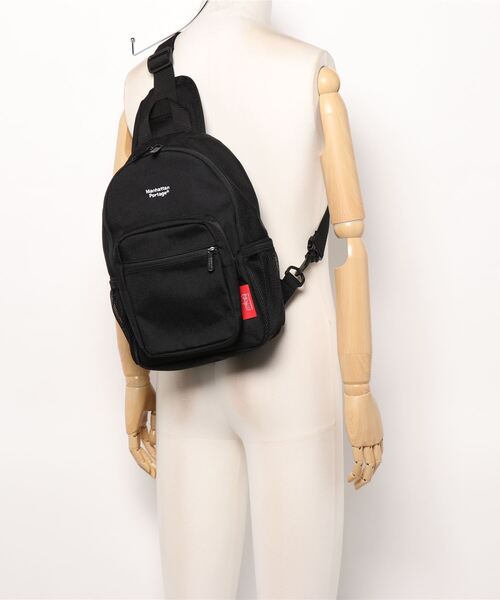 Manhattan Portage（マンハッタンポーテージ）の「Cobble Hill Sling Bag（ショルダーバッグ・メンズ・ブラック・SMALL）」の10枚目の写真
