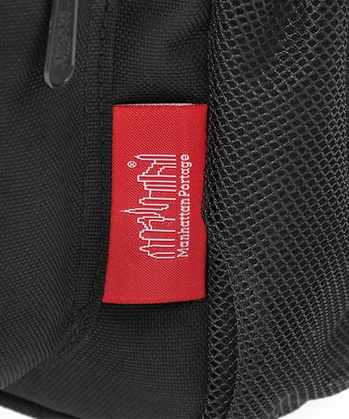Manhattan Portage（マンハッタンポーテージ）の「Cobble Hill Sling Bag（ショルダーバッグ・メンズ・ブラック・SMALL）」の6枚目の写真