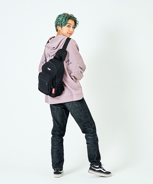 Manhattan Portage（マンハッタンポーテージ）の「Cobble Hill Sling Bag（ショルダーバッグ・メンズ・ブラック・SMALL）」の8枚目の写真