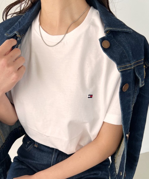 TOMMY HILFIGER（トミーヒルフィガー）の「TOMMY HILFIGER(トミーヒルフィガー) / Core Flag Tee フラッグロゴ刺繍 半袖 Tシャツ（Tシャツ/カットソー・レディース・ホワイト/ブラック/ネイビー/グレー・S/M/L）」の8枚目の写真