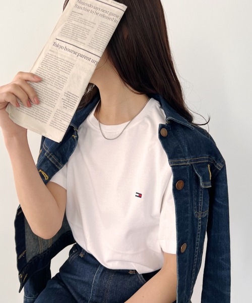 TOMMY HILFIGER（トミーヒルフィガー）の「TOMMY HILFIGER(トミーヒルフィガー) / Core Flag Tee フラッグロゴ刺繍 半袖 Tシャツ（Tシャツ/カットソー・レディース・ホワイト/ブラック/ネイビー/グレー・S/M/L）」の6枚目の写真