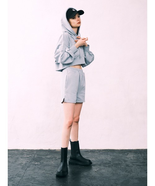 ENVYM(アンビー)の「ショートスエットPK(パーカー・レディース・ホワイト/ブルー/ブラック・FREE)」の4枚目の写真