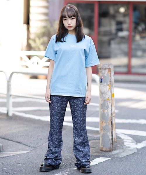 X-girl（エックスガール）の「MILLS LOGO S/S TEE /ミルズロゴ　Tシャツ（Tシャツ/カットソー・レディース・ライトパープル/ブラック/ホワイト/ライトブルー・L/S/M/XL）」の9枚目の写真