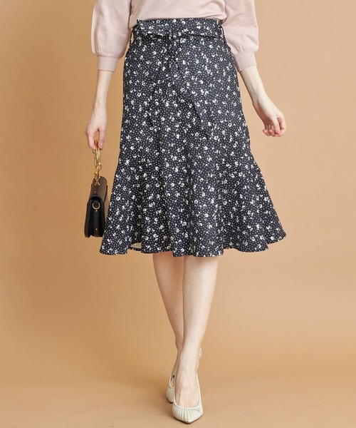 tocco closet(トッコ クローゼット)の「ウエストりぼん付きモノトーンフラワー×ドットプリントマーメイドスカート(スカート・レディース・ブラック/ライトベージュ・M)」の2枚目の写真