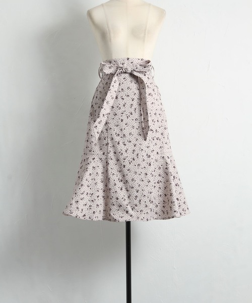 tocco closet(トッコ クローゼット)の「ウエストりぼん付きモノトーンフラワー×ドットプリントマーメイドスカート(スカート・レディース・ブラック/ライトベージュ・M)」の15枚目の写真