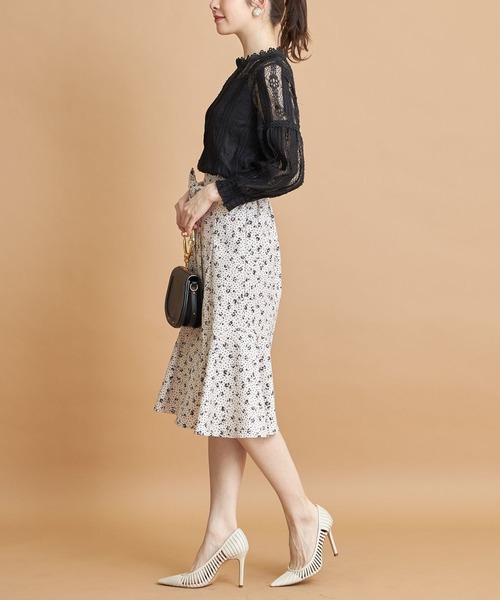 tocco closet(トッコ クローゼット)の「ウエストりぼん付きモノトーンフラワー×ドットプリントマーメイドスカート(スカート・レディース・ブラック/ライトベージュ・M)」の10枚目の写真