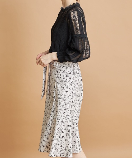 tocco closet(トッコ クローゼット)の「ウエストりぼん付きモノトーンフラワー×ドットプリントマーメイドスカート(スカート・レディース・ブラック/ライトベージュ・M)」の11枚目の写真