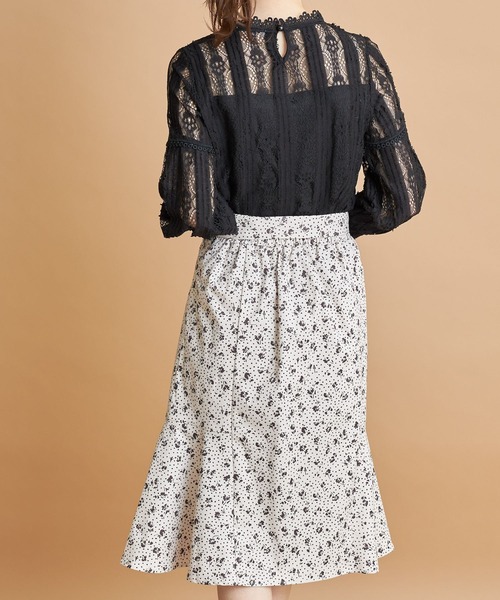 tocco closet(トッコ クローゼット)の「ウエストりぼん付きモノトーンフラワー×ドットプリントマーメイドスカート(スカート・レディース・ブラック/ライトベージュ・M)」の13枚目の写真