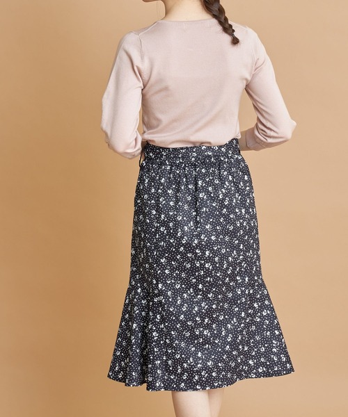 tocco closet(トッコ クローゼット)の「ウエストりぼん付きモノトーンフラワー×ドットプリントマーメイドスカート(スカート・レディース・ブラック/ライトベージュ・M)」の7枚目の写真
