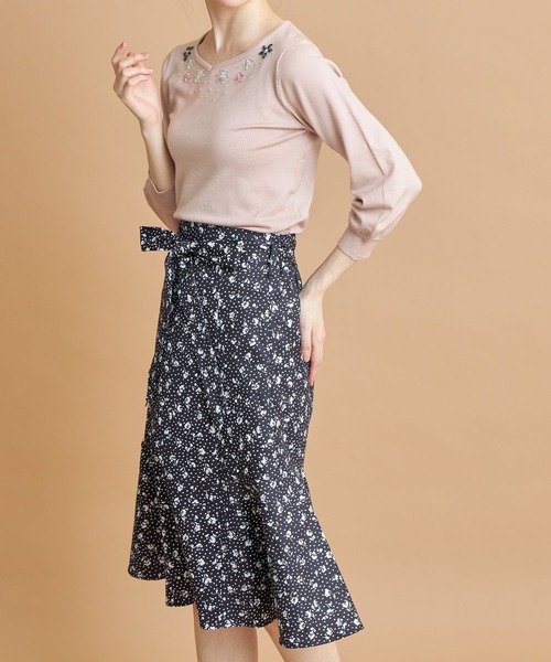 tocco closet(トッコ クローゼット)の「ウエストりぼん付きモノトーンフラワー×ドットプリントマーメイドスカート(スカート・レディース・ブラック/ライトベージュ・M)」の6枚目の写真