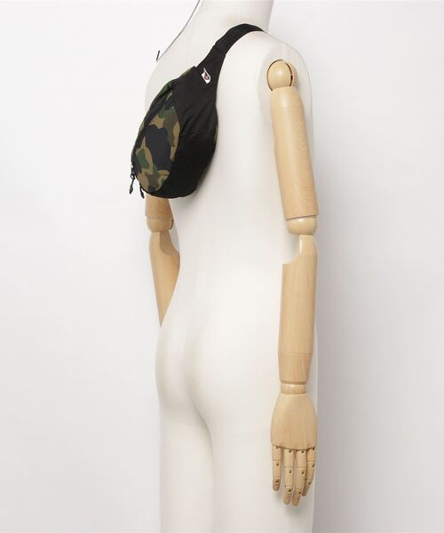 A BATHING APE（アベイシングエイプ）の「1ST CAMO PACKABLE WAIST BACK M（ボディバッグ/ウエストポーチ・メンズ・グリーン/イエロー・FREE）」の11枚目の写真
