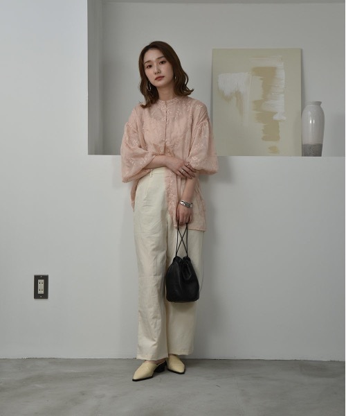 I_am(アイアム)の「flower embroidery blouse(シャツ/ブラウス・レディース・ブラック/サックスブルー/サンドベージュ/ピンク系・FREE)」の10枚目の写真