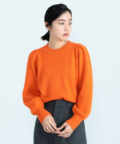 fredy emue（フレディエミュ）の「HAMILTON WOOL 袖タックプルオーバー（ニット/セーター・レディース・ライトグレー/オフホワイト/サックスブルー/オレンジ・38）」の2枚目の写真