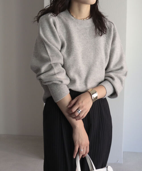 fredy emue（フレディエミュ）の「HAMILTON WOOL 袖タックプルオーバー（ニット/セーター・レディース・ライトグレー/オフホワイト/サックスブルー/オレンジ・38）」の3枚目の写真