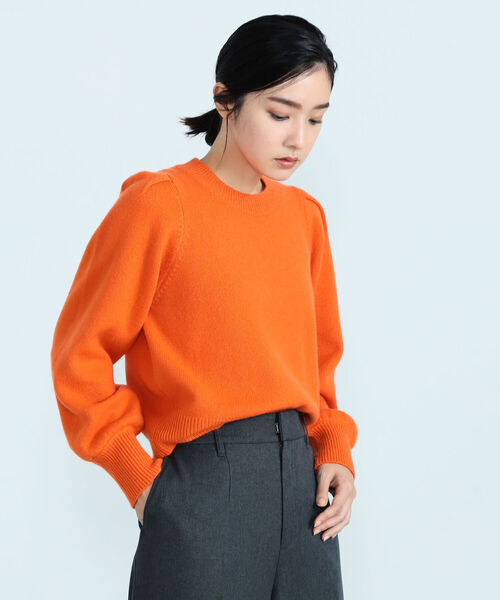 fredy emue（フレディエミュ）の「HAMILTON WOOL 袖タックプルオーバー（ニット/セーター・レディース・ライトグレー/オフホワイト/サックスブルー/オレンジ・38）」の5枚目の写真