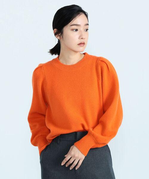 fredy emue（フレディエミュ）の「HAMILTON WOOL 袖タックプルオーバー（ニット/セーター・レディース・ライトグレー/オフホワイト/サックスブルー/オレンジ・38）」の6枚目の写真