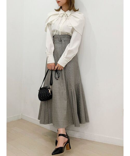 dazzlin（ダズリン）の「2WAYケープリボンブラウス（シャツ/ブラウス・レディース・ブルー/オフホワイト/グレー・FREE）」の6枚目の写真