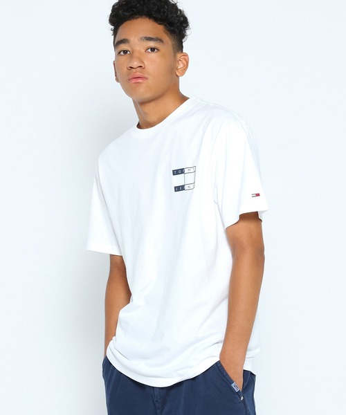 tommy jeans(トミー ジーンズ)の「ツイストフラッグロゴTシャツ(Tシャツ/カットソー・メンズ・ホワイト/ブラック・SMALL/MEDIUM/LARGE/X-LARGE)」の1枚目の写真