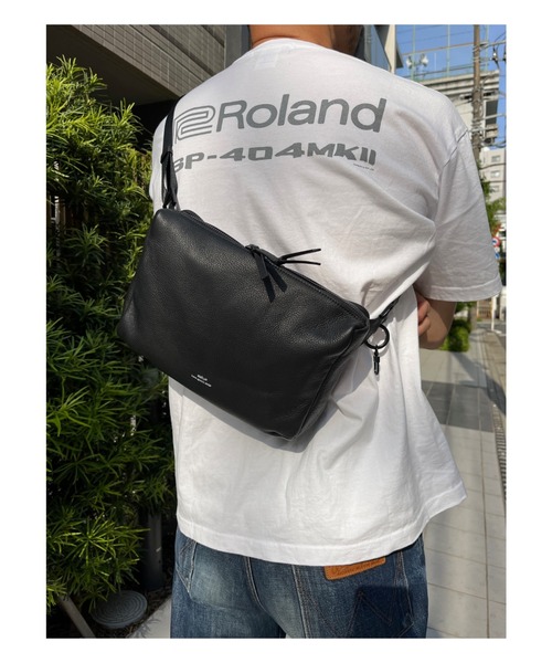 waku（ワク）の「waku ワク 『KURO Series』 スクエアボディBAG（ボディバッグ/ウエストポーチ・メンズ・ブラック・FREE）」の15枚目の写真
