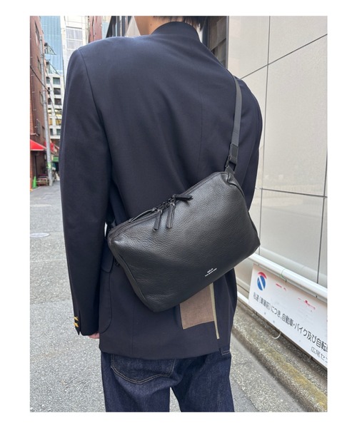 waku（ワク）の「waku ワク 『KURO Series』 スクエアボディBAG（ボディバッグ/ウエストポーチ・メンズ・ブラック・FREE）」の13枚目の写真