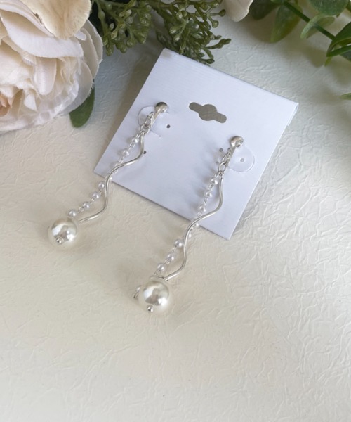 Cupid Heart(キューピッドハート)の「【Cupid Heart】結婚式アクセサリー ウェーブラインパールイヤリング(イヤリング・レディース・シルバー/ゴールド・MEDIUM)」の12枚目の写真