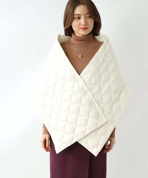 SHOO・LA・RUE（シューラルー）の「◆【軽くて暖かい】2WAYライトダウンキルトケープ（ストール/ショール・レディース・レッド系1/ブラック/カーキ/アイボリー・00）」の5枚目の写真