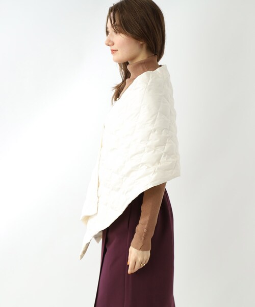 SHOO・LA・RUE（シューラルー）の「◆【軽くて暖かい】2WAYライトダウンキルトケープ（ストール/ショール・レディース・レッド系1/ブラック/カーキ/アイボリー・00）」の6枚目の写真