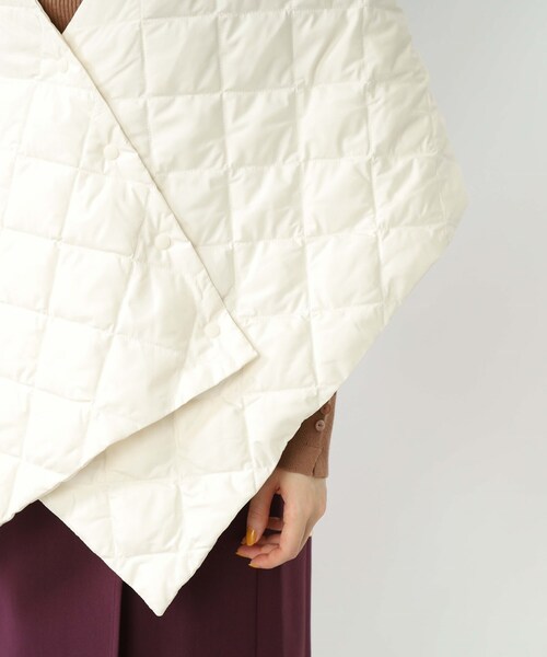 SHOO・LA・RUE（シューラルー）の「◆【軽くて暖かい】2WAYライトダウンキルトケープ（ストール/ショール・レディース・レッド系1/ブラック/カーキ/アイボリー・00）」の9枚目の写真