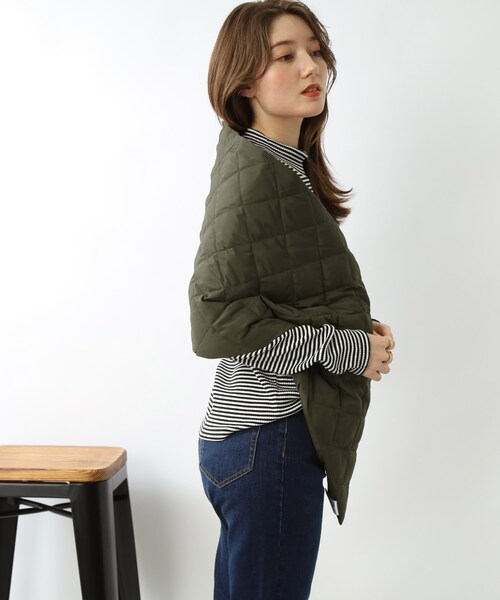 SHOO・LA・RUE（シューラルー）の「◆【軽くて暖かい】2WAYライトダウンキルトケープ（ストール/ショール・レディース・レッド系1/ブラック/カーキ/アイボリー・00）」の12枚目の写真