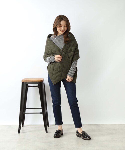 SHOO・LA・RUE（シューラルー）の「◆【軽くて暖かい】2WAYライトダウンキルトケープ（ストール/ショール・レディース・レッド系1/ブラック/カーキ/アイボリー・00）」の13枚目の写真