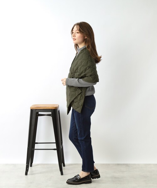 SHOO・LA・RUE（シューラルー）の「◆【軽くて暖かい】2WAYライトダウンキルトケープ（ストール/ショール・レディース・レッド系1/ブラック/カーキ/アイボリー・00）」の14枚目の写真