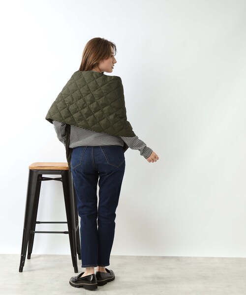 SHOO・LA・RUE（シューラルー）の「◆【軽くて暖かい】2WAYライトダウンキルトケープ（ストール/ショール・レディース・レッド系1/ブラック/カーキ/アイボリー・00）」の15枚目の写真