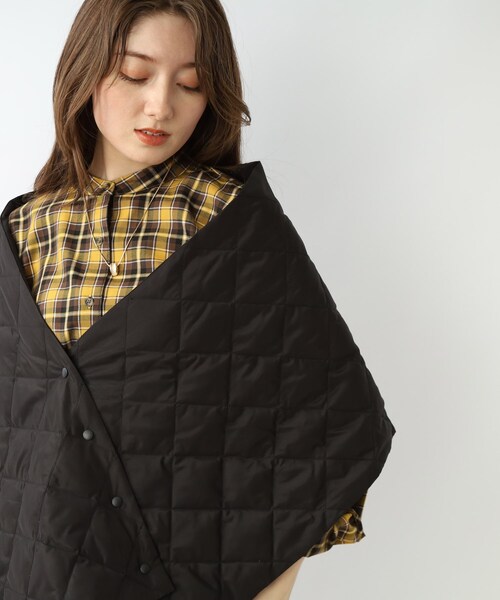 SHOO・LA・RUE（シューラルー）の「◆【軽くて暖かい】2WAYライトダウンキルトケープ（ストール/ショール・レディース・レッド系1/ブラック/カーキ/アイボリー・00）」の17枚目の写真