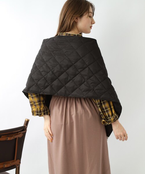 SHOO・LA・RUE（シューラルー）の「◆【軽くて暖かい】2WAYライトダウンキルトケープ（ストール/ショール・レディース・レッド系1/ブラック/カーキ/アイボリー・00）」の19枚目の写真