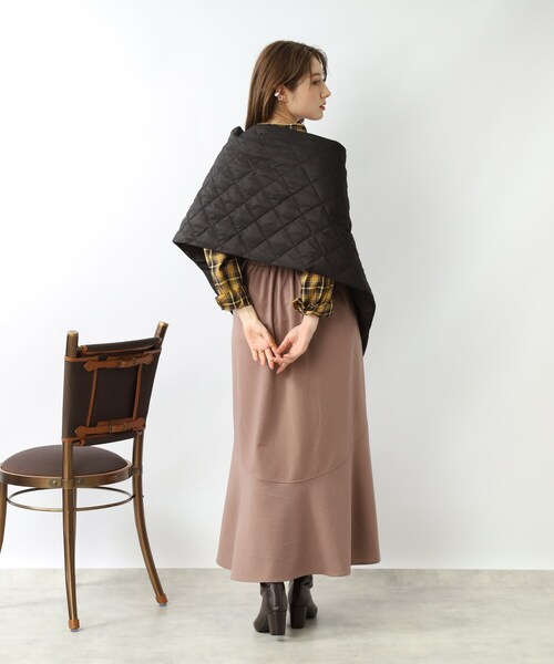 SHOO・LA・RUE（シューラルー）の「◆【軽くて暖かい】2WAYライトダウンキルトケープ（ストール/ショール・レディース・レッド系1/ブラック/カーキ/アイボリー・00）」の22枚目の写真