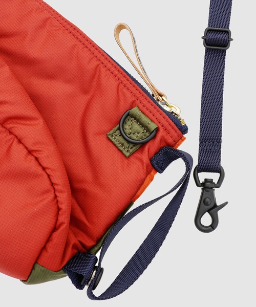 MARNI（マルニ）の「MARNI×PORTER SHOULDER POUCH/ショルダーポーチ（ショルダーバッグ・メンズ・カーキ・ONE SIZE）」の2枚目の写真