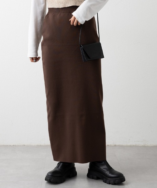 COLONY 2139（コロニートゥーワンスリーナイン）の「-3kg見え！エステルヤーンペンシルスカート（スカート・レディース・ブラック/オレンジ/モカ/カーキ/ネイビー/グレイッシュベージュ/ベージュ/ダークグリーン/レッド/グレー/ブラウン/ライム/ピンク/オフホワイト/チャコールグレー/ブルー/パープル/ライトグレー/ダークブラウン/サックスブルー/ブラウン系その他・MEDIUM/LARGE/SHORT/X-SMALL）」の7枚目の写真