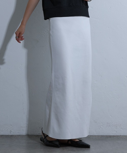 COLONY 2139（コロニートゥーワンスリーナイン）の「-3kg見え！エステルヤーンペンシルスカート（スカート・レディース・ブラック/オレンジ/モカ/カーキ/ネイビー/グレイッシュベージュ/ベージュ/ダークグリーン/レッド/グレー/ブラウン/ライム/ピンク/オフホワイト/チャコールグレー/ブルー/パープル/ライトグレー/ダークブラウン/サックスブルー/ブラウン系その他・MEDIUM/LARGE/SHORT/X-SMALL）」の2枚目の写真