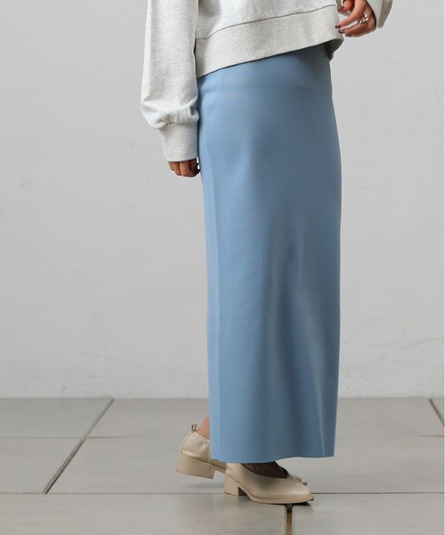 COLONY 2139（コロニートゥーワンスリーナイン）の「-3kg見え！エステルヤーンペンシルスカート（スカート・レディース・ブラック/オレンジ/モカ/カーキ/ネイビー/グレイッシュベージュ/ベージュ/ダークグリーン/レッド/グレー/ブラウン/ライム/ピンク/オフホワイト/チャコールグレー/ブルー/パープル/ライトグレー/ダークブラウン/サックスブルー/ブラウン系その他・MEDIUM/LARGE/SHORT/X-SMALL）」の16枚目の写真