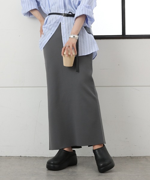 COLONY 2139（コロニートゥーワンスリーナイン）の「-3kg見え！エステルヤーンペンシルスカート（スカート・レディース・ブラック/オレンジ/モカ/カーキ/ネイビー/グレイッシュベージュ/ベージュ/ダークグリーン/レッド/グレー/ブラウン/ライム/ピンク/オフホワイト/チャコールグレー/ブルー/パープル/ライトグレー/ダークブラウン/サックスブルー/ブラウン系その他/ダークグレー/ブルー系その他/ロイヤルブルー・MEDIUM/LARGE/SHORT/X-SMALL）」の6枚目の写真