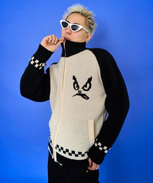 BAD BOY(バッドボーイ)の「BAD BOY ロゴ ジャガード編み ハイネック ジップアップニット(ニット/セーター・メンズ・レッド/グリーン/ブラック・L/M)」の2枚目の写真