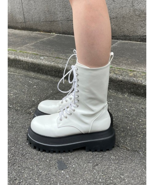 ENVYM(アンビー)の「ボリュームソールレースUP BOOTS(ブーツ・レディース・ホワイト/ブラック・22.5/23.5/24.5)」の17枚目の写真